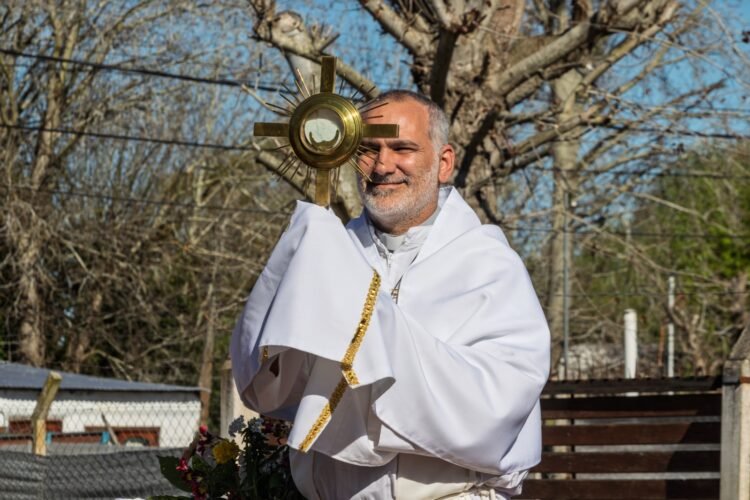 La comunidad celebró la fiesta patronal de Santa Teresita con una jornada de fe y participación