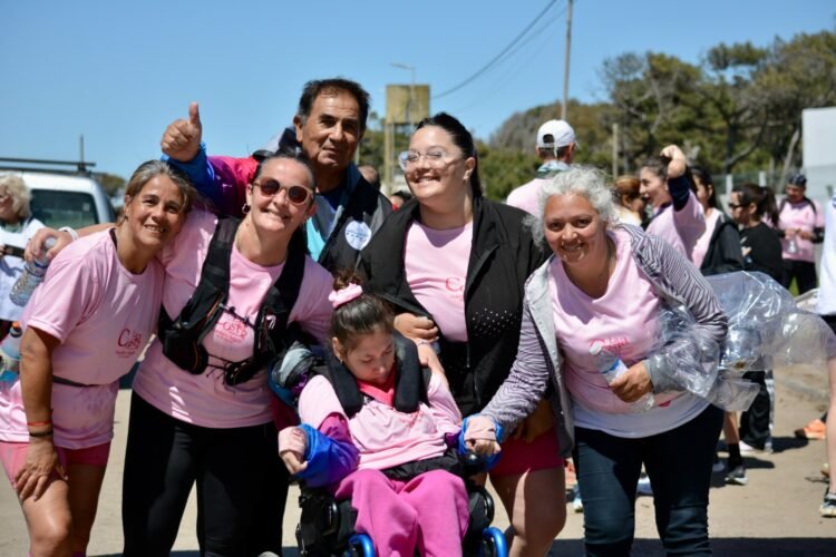 Mar de Ajó celebró la última correcaminata de Octubre Rosa en apoyo a la lucha contra el cáncer de mama