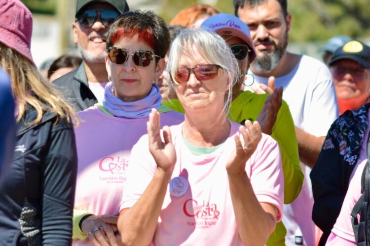 Mar de Ajó celebró la última correcaminata de Octubre Rosa en apoyo a la lucha contra el cáncer de mama