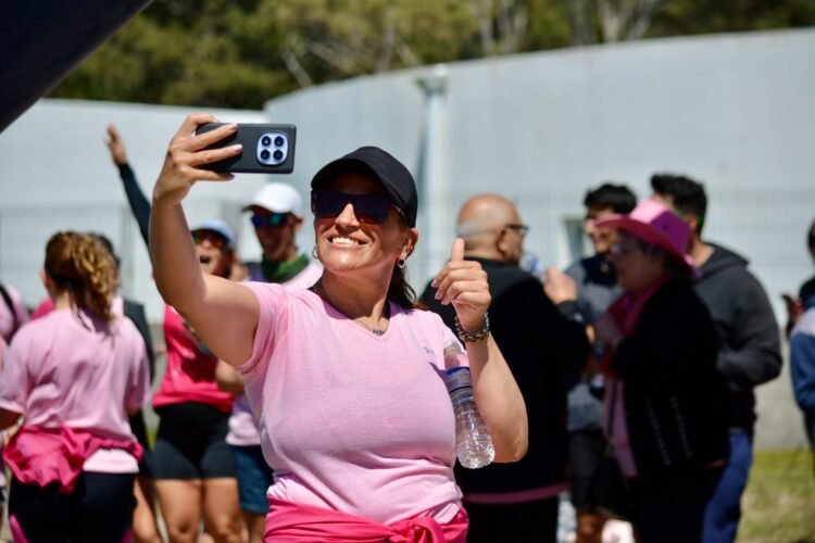 Mar de Ajó celebró la última correcaminata de Octubre Rosa en apoyo a la lucha contra el cáncer de mama