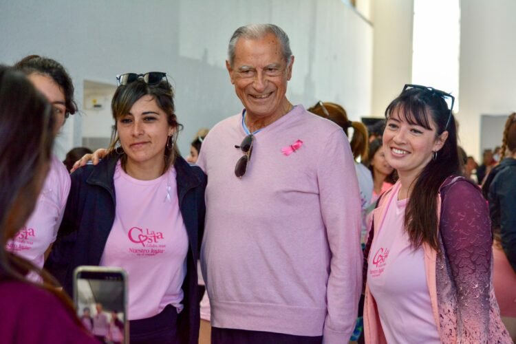 Mar de Ajó celebró la última correcaminata de Octubre Rosa en apoyo a la lucha contra el cáncer de mama