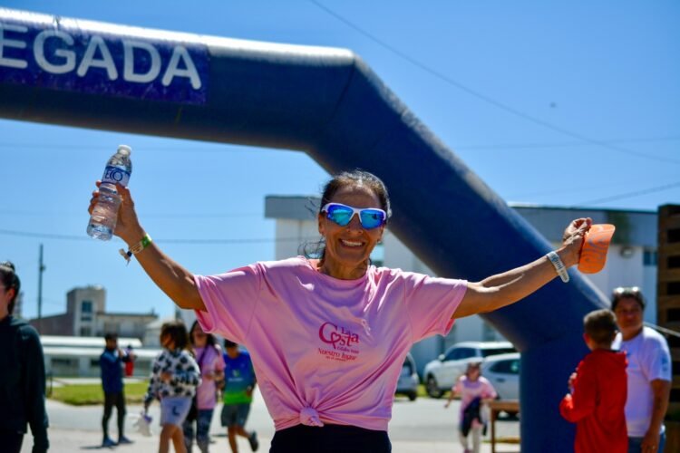 Mar de Ajó celebró la última correcaminata de Octubre Rosa en apoyo a la lucha contra el cáncer de mama