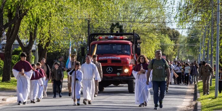 La comunidad celebró la fiesta patronal de Santa Teresita con una jornada de fe y participación
