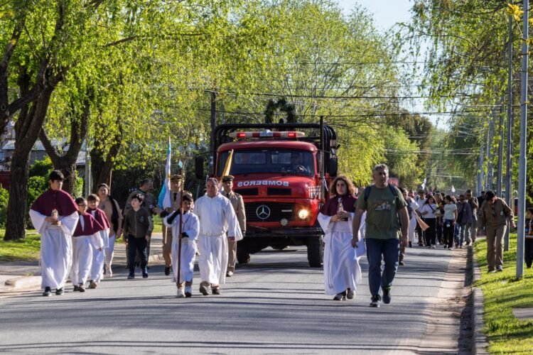 La comunidad celebró la fiesta patronal de Santa Teresita con una jornada de fe y participación