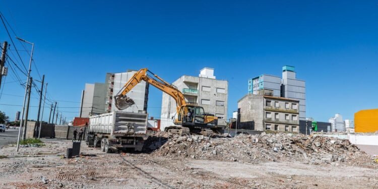 Santa Teresita: la municipalidad finalizó la demolición del edificio de costanera y 38 para garantizar la seguridad