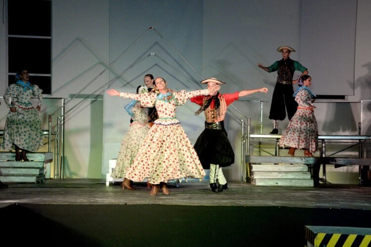 Antes de su gira internacional, el Ballet de La Costa se presenta en Mar de Ajó