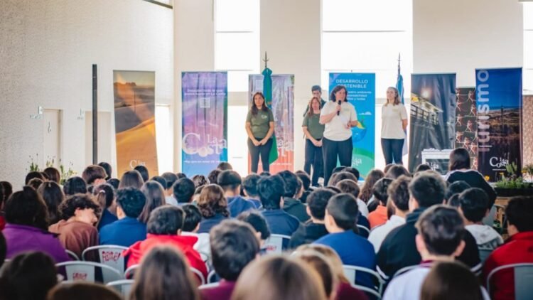 El Programa de Jura Ambiental finalizó una nueva edición con una fuerte participación de escuelas y organizaciones del distrito, en una propuesta que promueve el compromiso ambiental de las juventudes y de toda la comunidad.
