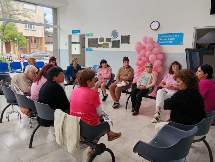 Octubre Rosa: Charla preventiva sobre cáncer de mama en el Hospital de San Clemente del Tuyú