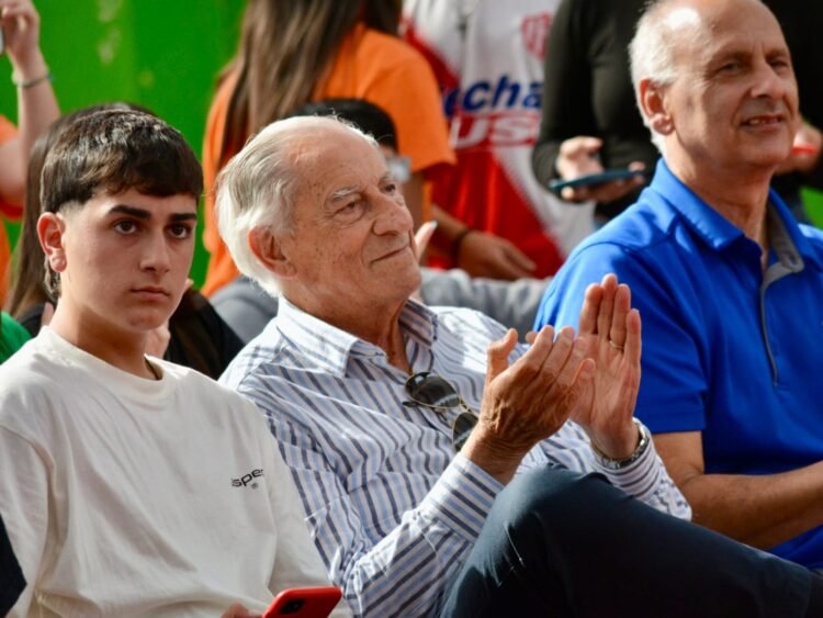 Juan de Jesús acompañó a estudiantes secundarios en la final de Olimpiadas Escolares 2025