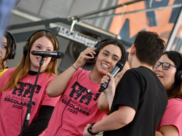 Juan de Jesús acompañó a estudiantes secundarios en la final de Olimpiadas Escolares 2025