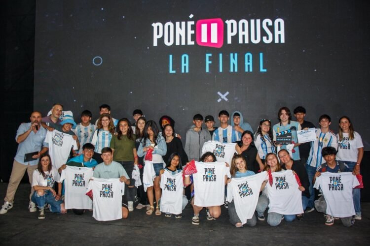 La final de Poné Pausa reunió a cientos de jóvenes en el Estadio de La Costa