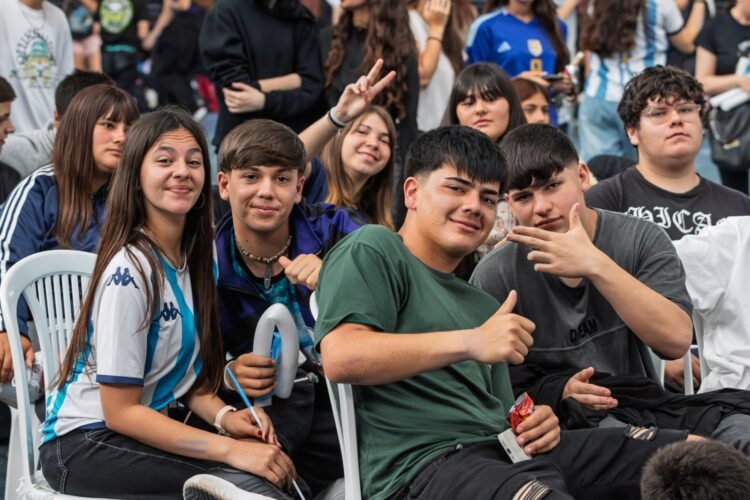 La final de Poné Pausa reunió a cientos de jóvenes en el Estadio de La Costa