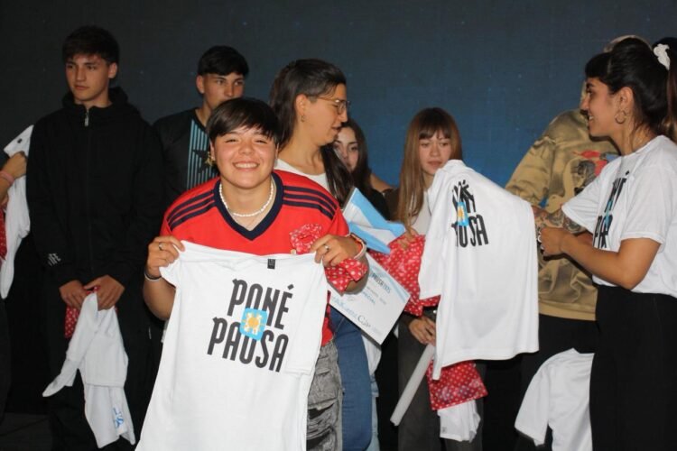 La final de Poné Pausa reunió a cientos de jóvenes en el Estadio de La Costa