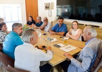 Trabajo en conjunto entre La Costa y la Provincia para optimizar la atención de la salud en el verano