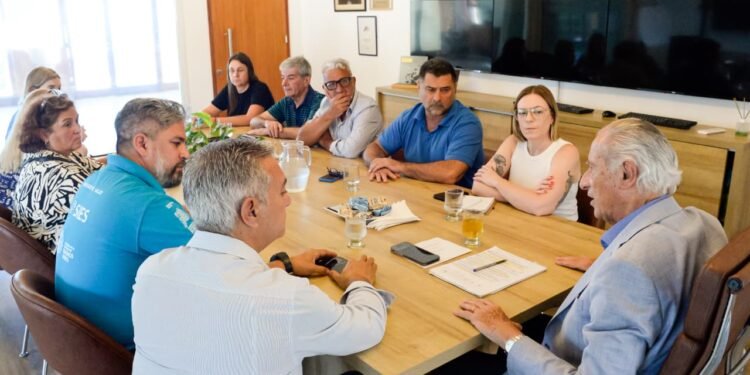 Trabajo en conjunto entre La Costa y la Provincia para optimizar la atención de la salud en el verano