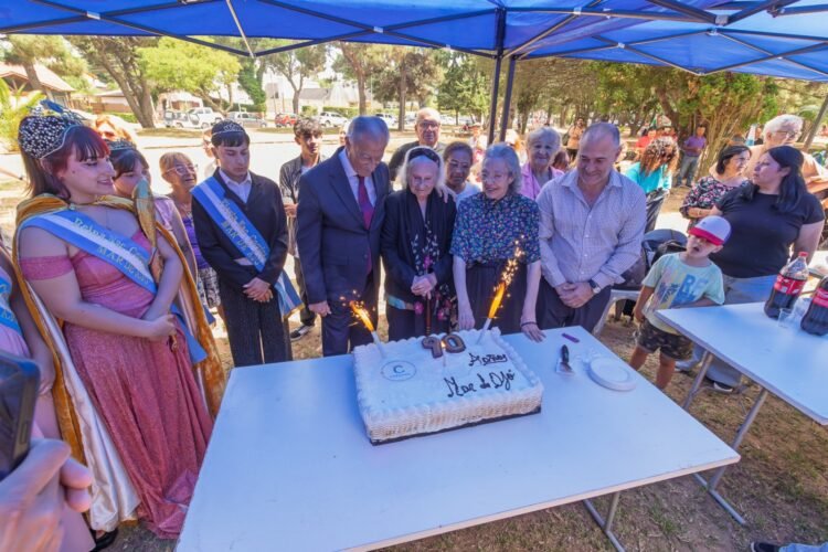 Mar de Ajó celebró sus 90 años con homenaje a sus pioneros y una fiesta popular
