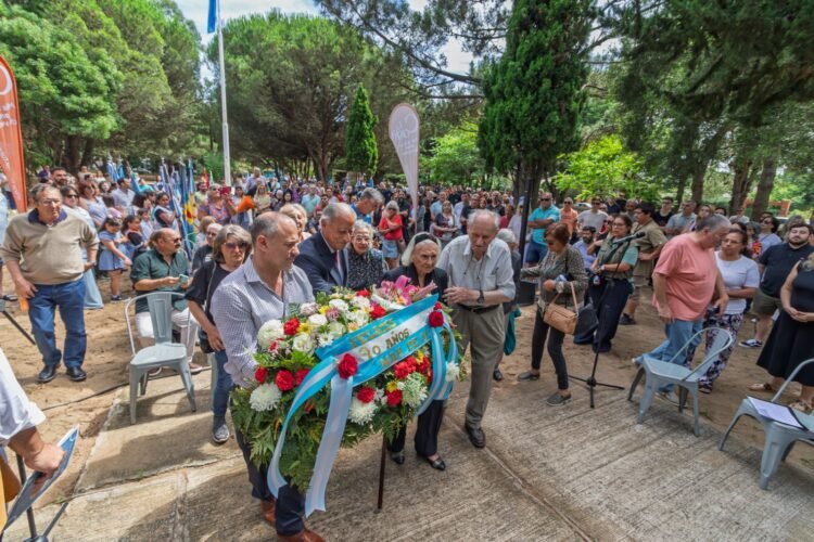 Mar de Ajó celebró sus 90 años con homenaje a sus pioneros y una fiesta popular