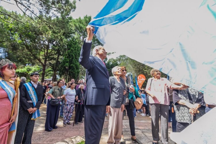 Mar de Ajó celebró sus 90 años con homenaje a sus pioneros y una fiesta popular