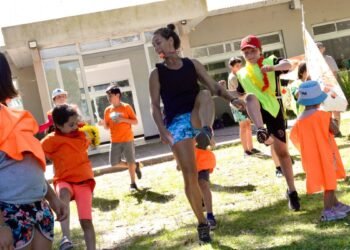 Se viene una jornada recreativa y deportiva con estudiantes de la Escuela Abierta de Verano en Mar de Ajó