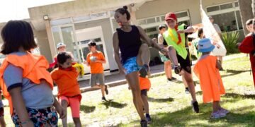 Se viene una jornada recreativa y deportiva con estudiantes de la Escuela Abierta de Verano en Mar de Ajó
