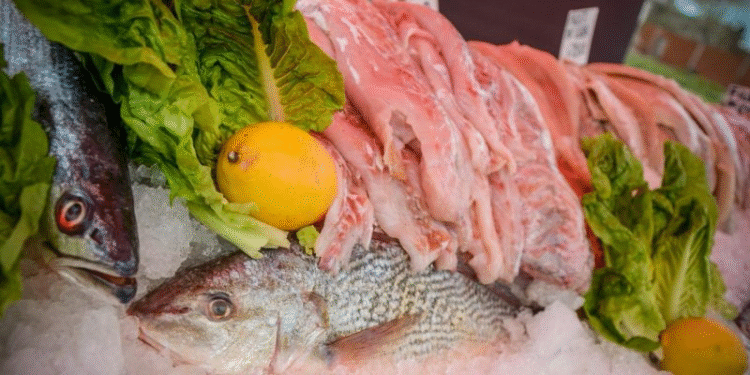 Del mar a la mesa: ya funcionan los puntos de primera venta de pescado artesanal en La Costa