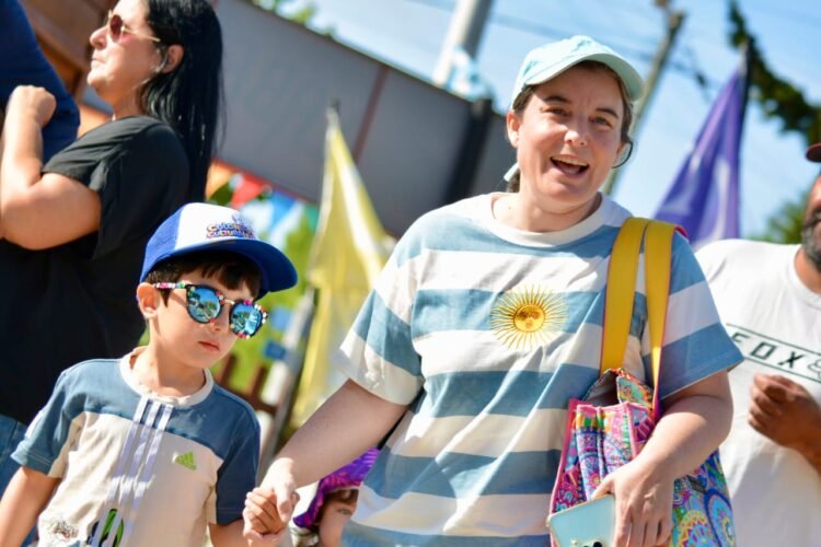 Chicos y chicas de las Colonias Culturales de Verano se reunieron en el Parque Laberinto Las Toninas