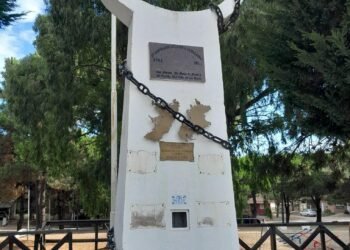 Repudio y denuncia por vandalismo al Monumento a los Combatientes en la Plaza Islas Malvinas