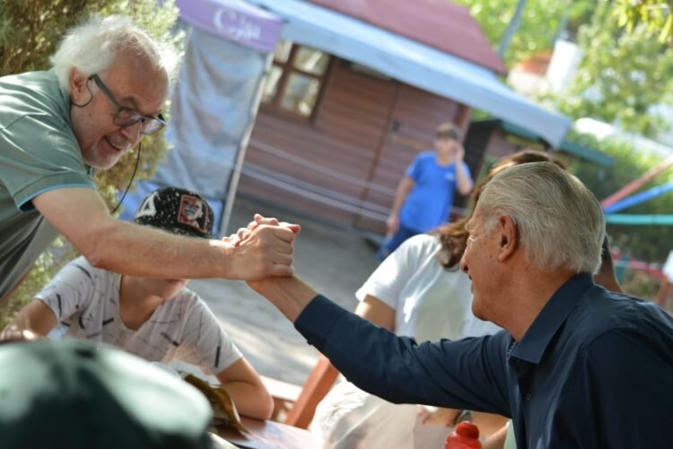 Chicos y chicas de las Colonias Culturales de Verano se reunieron en el Parque Laberinto Las Toninas