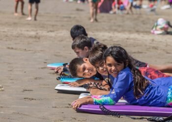 Se llevó a cabo un encuentro de las escuelas municipales surf y bodyboard en Santa Teresita