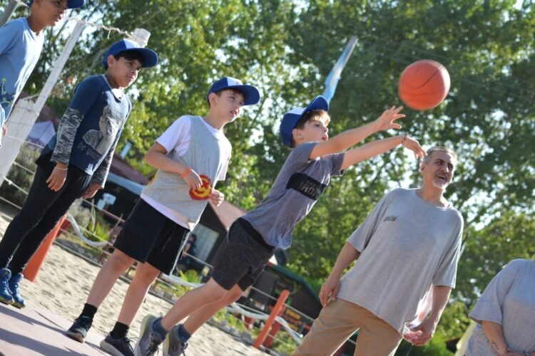 Chicos y chicas de las Colonias Culturales de Verano se reunieron en el Parque Laberinto Las Toninas