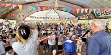 Chicos y chicas de las Colonias Culturales de Verano se reunieron en el Parque Laberinto Las Toninas