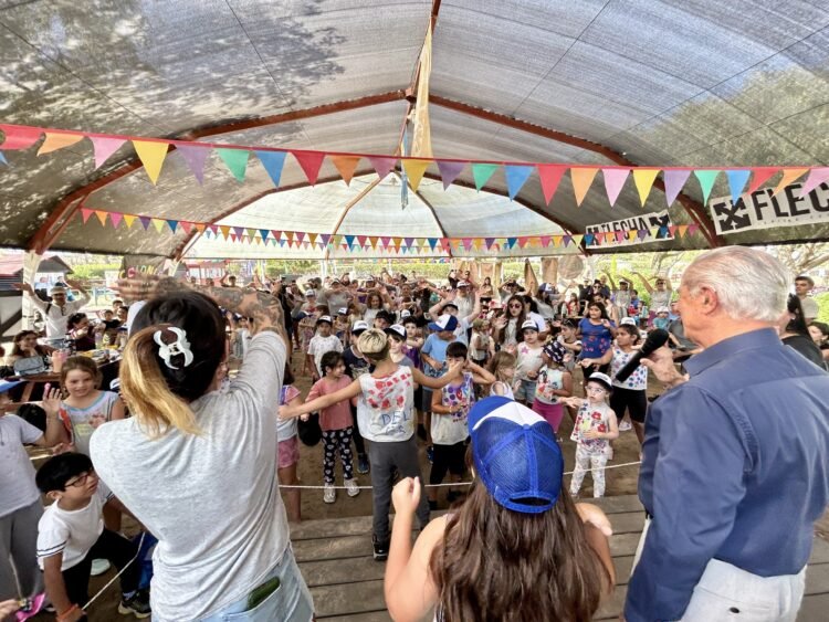 Chicos y chicas de las Colonias Culturales de Verano se reunieron en el Parque Laberinto Las Toninas