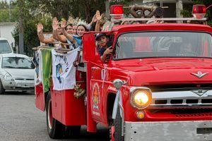 Santa Teresita celebró sus 80 años con una gran fiesta popular