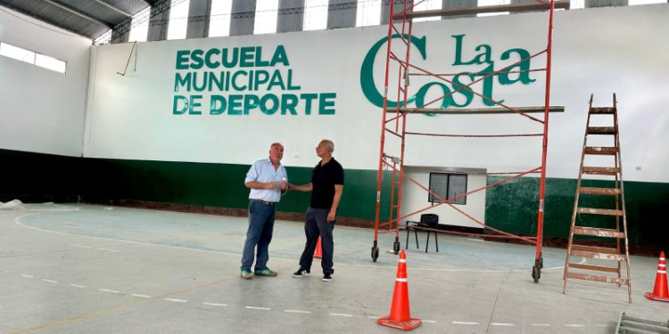 Continúan los trabajos de mantenimiento y refacción en los polideportivos municipales