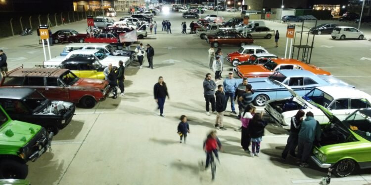 Encuentro de autos clásicos por el aniversario de “La Costa Classic Club” en Santa Teresita
