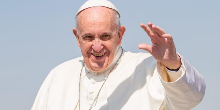 La comunidad costera recuerda al papa Francisco a un año de su muerte