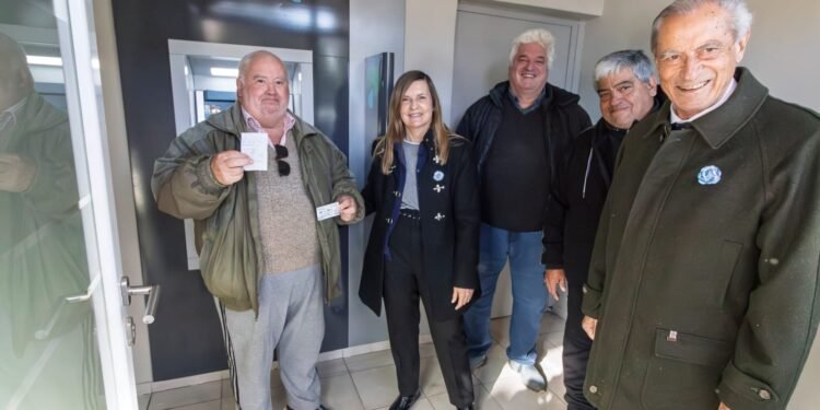 Lucila del Mar ya cuenta con un nuevo cajero automático del Banco Provincia