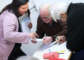 Se brindan talleres sobre alfabetización digital para adultos mayores en San Clemente