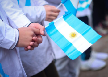 Conmemoración del Día de la Bandera en Lucila del Mar.