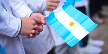 Conmemoración del Día de la Bandera en Lucila del Mar.