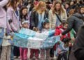 Una gran cantidad de vecinas, vecinos e instituciones celebraron el Día de la Independencia en La Costa