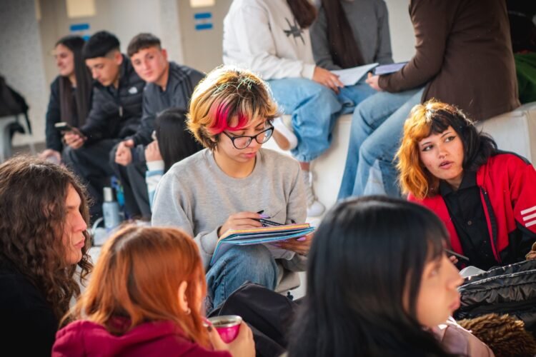 Más de 200 jóvenes participaron en Mar de Ajó del primer encuentro distrital 2026 de “Jóvenes y Memoria”