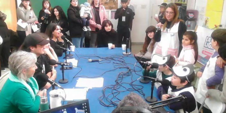 El Taller Municipal de Radio Escolar fortalece la comunicación inclusiva con transmisiones en vivo