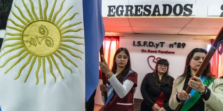 Nuevos profesionales egresaron del Instituto Nº 89 de Mar de Ajó