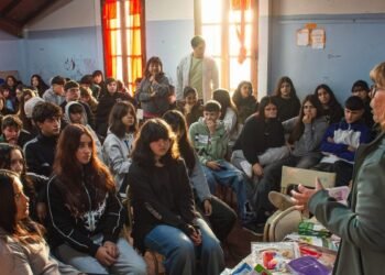 La Municipalidad brindó una charla sobre salud sexual a estudiantes de San Bernardo