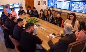 Juan recibió a jóvenes de La Costa que participan de intercambios culturales en distintos países