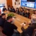 Juan recibió a jóvenes de La Costa que participan de intercambios culturales en distintos países