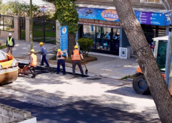 El Plan Municipal de bacheo de calles en La Costa avanza con trabajos en San Bernardo