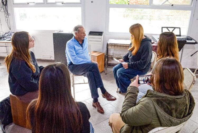 La Escuela Municipal de Enseñanza Media N° 1 “Bellas Artes” de San Clemente recibió la visita del Intendente