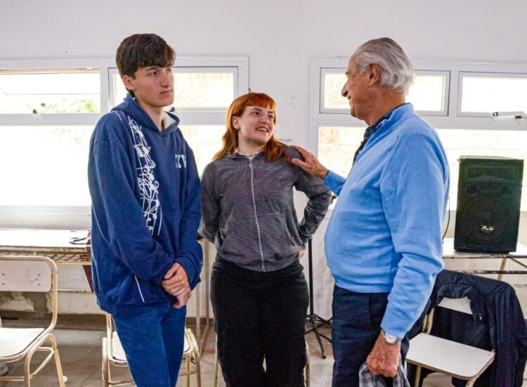 La Escuela Municipal de Enseñanza Media N° 1 “Bellas Artes” de San Clemente recibió la visita del Intendente